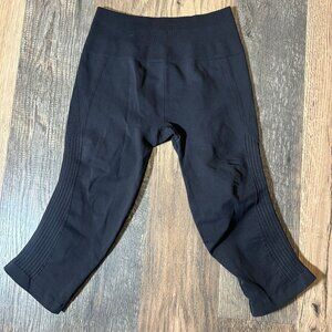 Lululemon Flow & Go Cropped Leggings Women's Size 8 in Dark Gray - EUC!